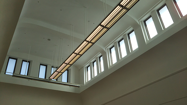 ハイサイドライトが特徴的だった南回廊2階陳列室は、オリジナルのサッシをできるだけ残しながら、Low-Eペアガラスに刷新された。