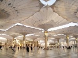 イスラム教の聖地メディナの 預言者モスク 周辺整備に 世界中からの巡礼者をテントで包む 大型アンブレラ 250基 が完成 建築コンペ イベント情報 kenchiku