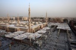 イスラム教の聖地メディナの 預言者モスク 周辺整備に 世界中からの巡礼者をテントで包む 大型アンブレラ 250基 が完成 建築コンペ イベント情報 kenchiku
