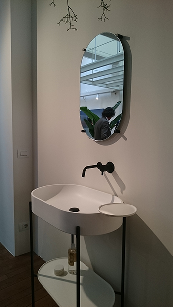 Norm Architectsがデザインした鏡と洗面台