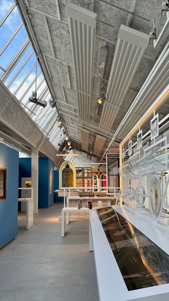 ヴィラム・ウィンドウ・コレクションの常設展示室。窓そのもの以外に、窓の技術や素材に関する展示もある。