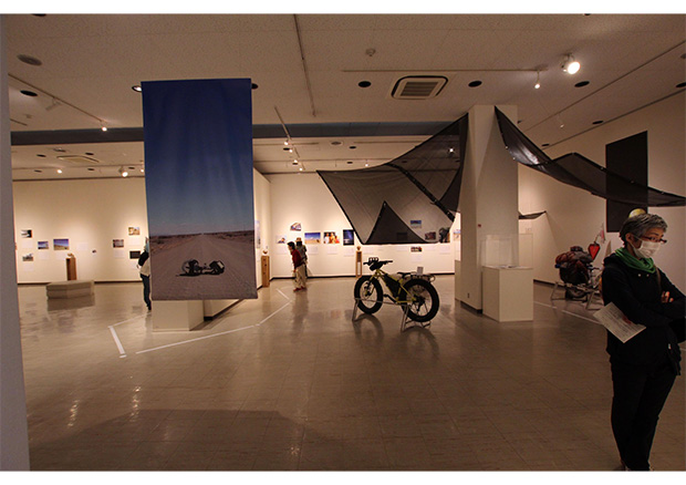 辰野美術館での展示の様子。