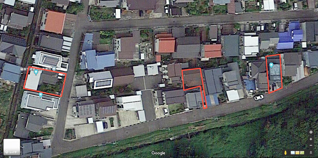 左から、津軽の実験住宅、新事務所、自宅（地図画像：Google）