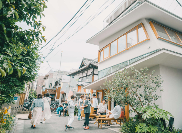 奥に小杉湯。手前に小杉湯となり。<br>©銭湯ぐらし