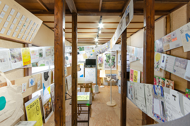 旭荘2階にある「PRE KONOHANA MUSEUM」では、西山さんが収集していた周辺地域で開催されたイベントのフライヤーが所狭しと展示されている。