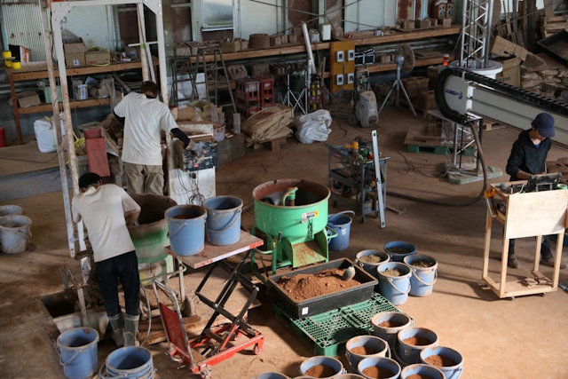 富山の工場の様子 ©式場あすか