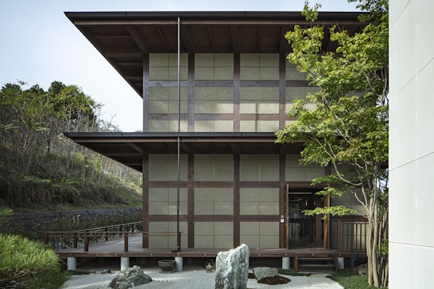 エントランスのある南側ファサード